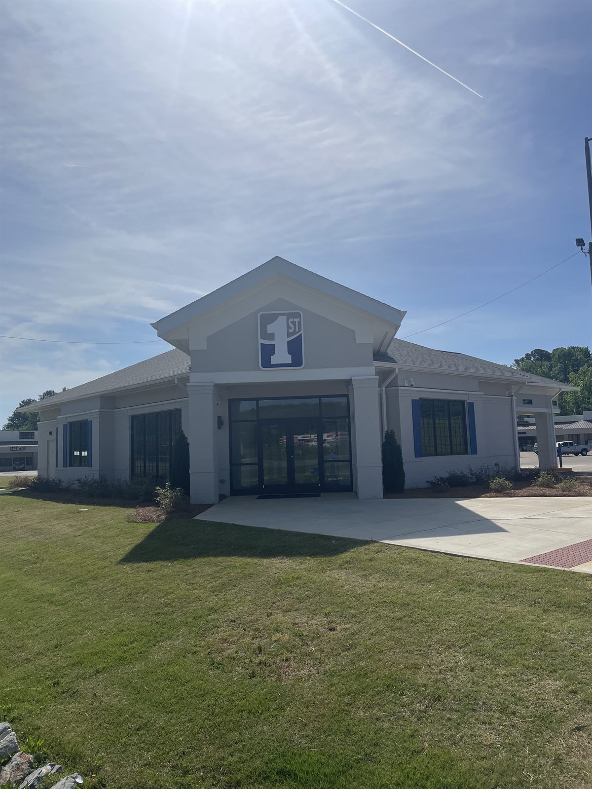 First Bank of Alabama branch, corner angle